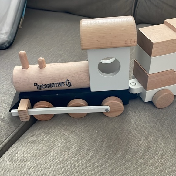 Hearth & Hand wooden locomotive train (2019 edition) 🎄 - Picture 2 of 4